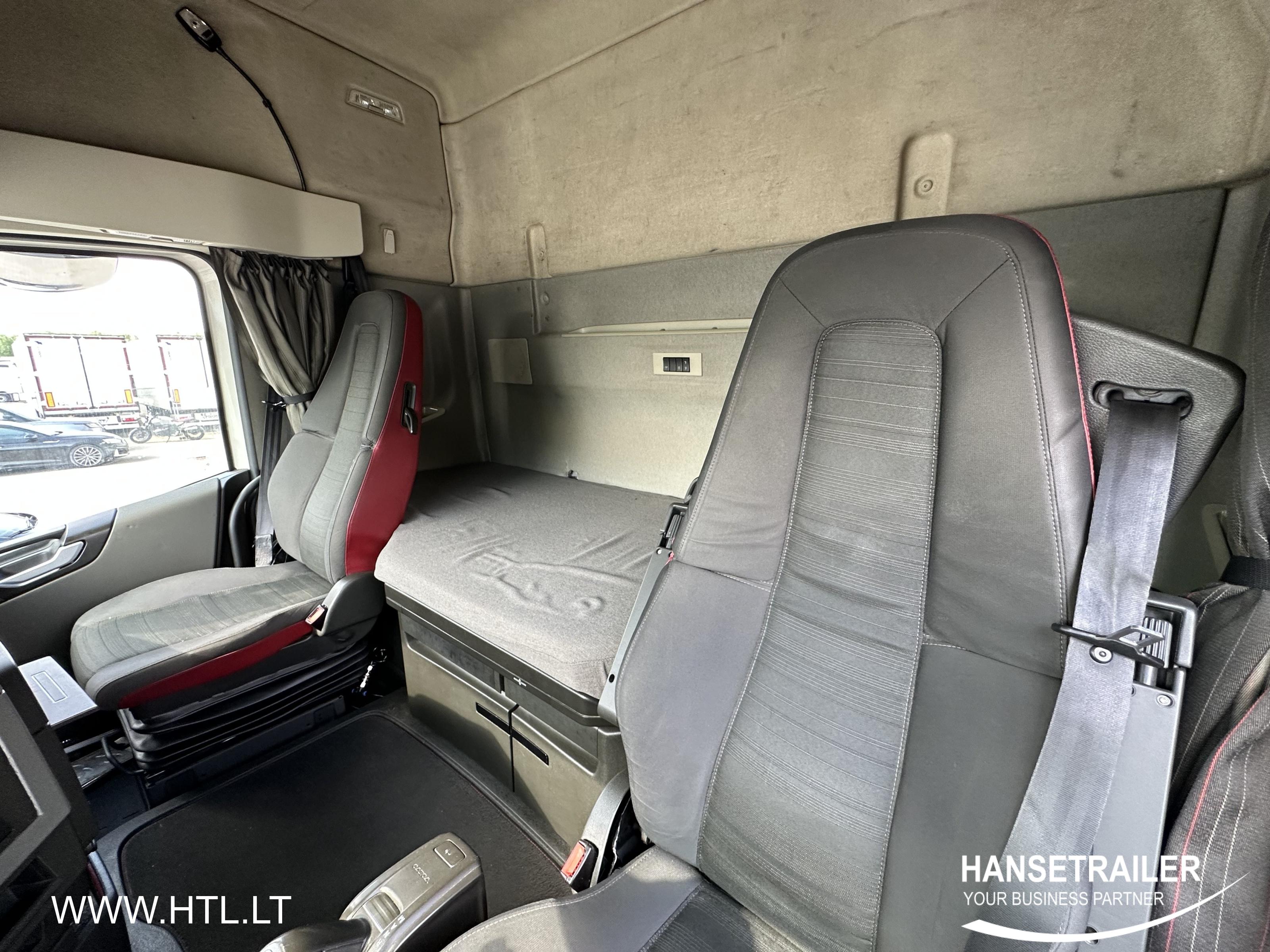 2015 Autotraukiniai Izotermas Volvo  FH 420